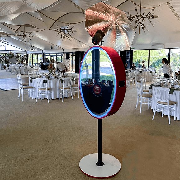 Funny Mirror Oval Booth